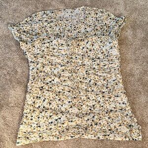 NWT Torrid Fitted  Floral Top. Size 3X 22/24